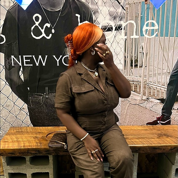 Profile Picture of Naila Zephyr (@zephyrmadgee) on Poshmark