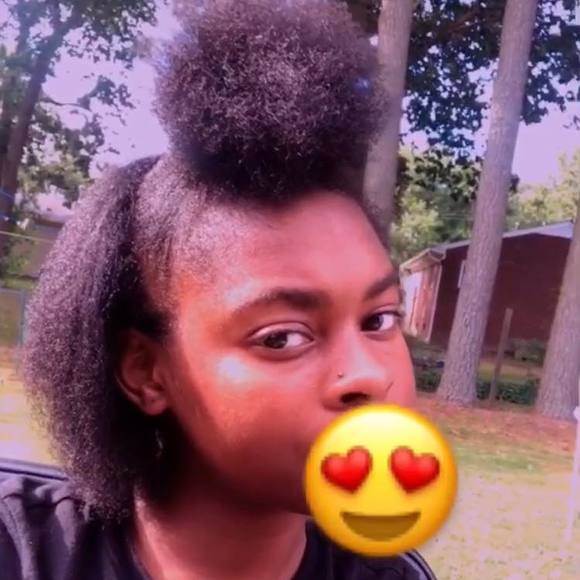 Profile Picture of Yolanda Edwards (@yolanda_edwards) on Poshmark