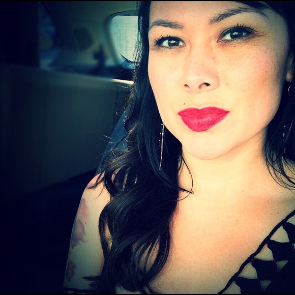 Profile Picture of Retsy Stoute (@rstoute) on Poshmark