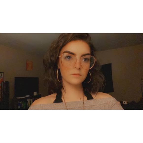 Profile Picture of Kimberly Kohler (@kkohler_xo) on Poshmark