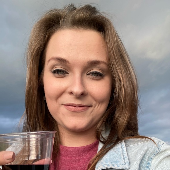 Profile Picture of Amber Kientzy (@moneymakermama) on Poshmark