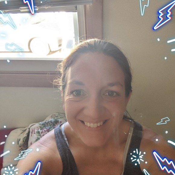 Profile Picture of Mara Spiropoulos (@linearmara) on Poshmark