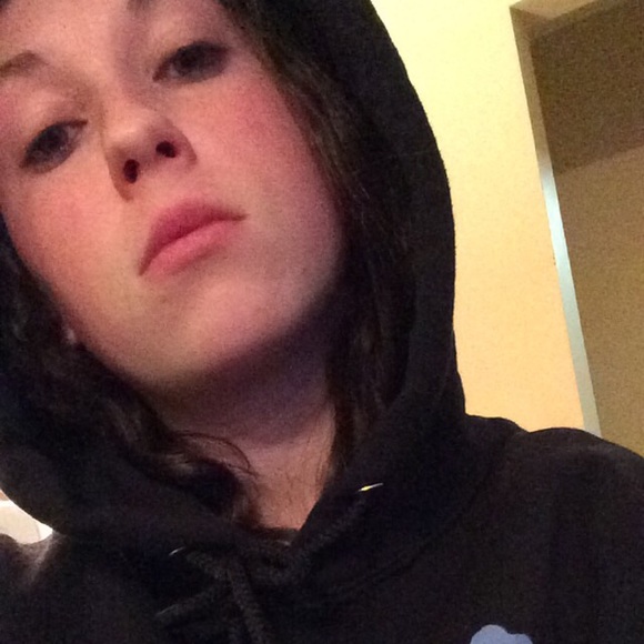 Profile Picture of Molly Koostra (@mollykoostra) on Poshmark