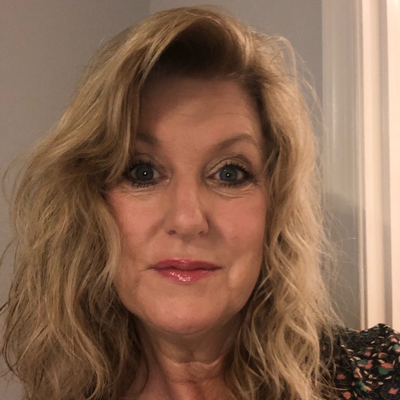 Profile Picture of Janet Hale (@salonlou) on Poshmark