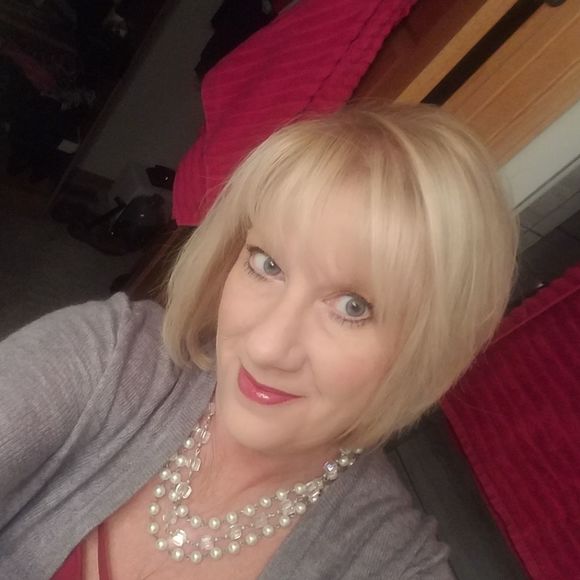 Profile Picture of Robin Wilsey (@ruthwilsey) on Poshmark