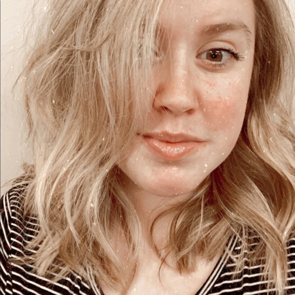 Profile Picture of Jenifer Harris (@thevolume97) on Poshmark