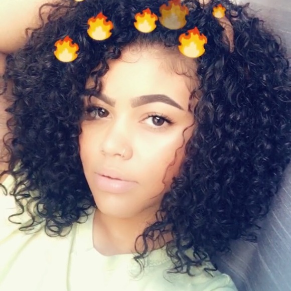 Profile Picture of Jahnellyz Vecchioli (@jahnellyz) on Poshmark