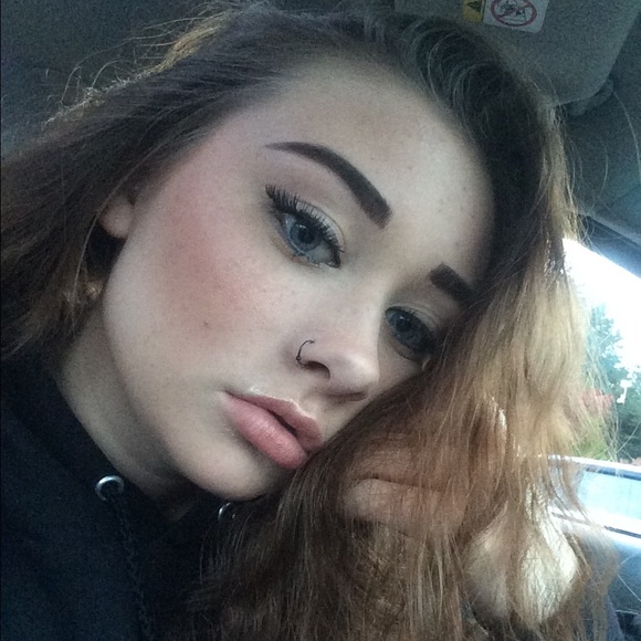 Profile Picture of Mackenzie Curtis (@mackcurtis) on Poshmark