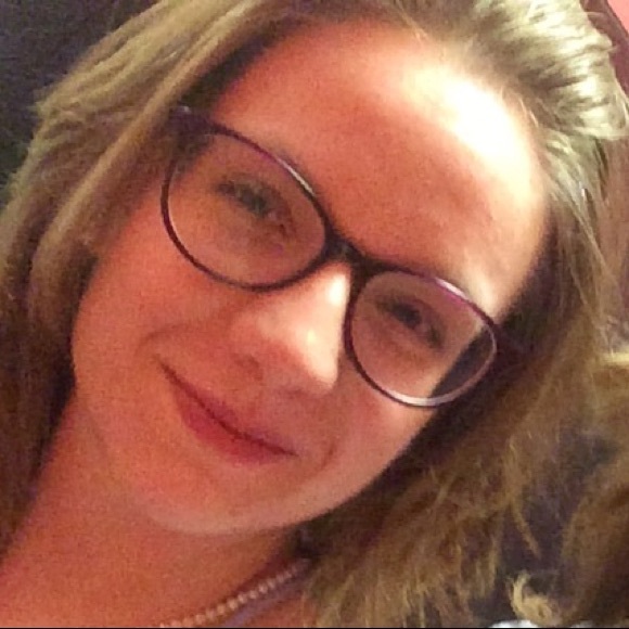 Profile Picture of Amber Swanick (@doglover3328) on Poshmark