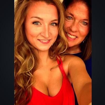 Profile Picture of Julia Morton (@JuliaMortn) on Twitter