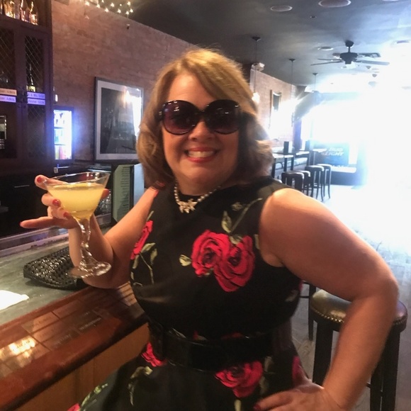 Profile Picture of Alyson Bleistine (@callmealyb) on Poshmark