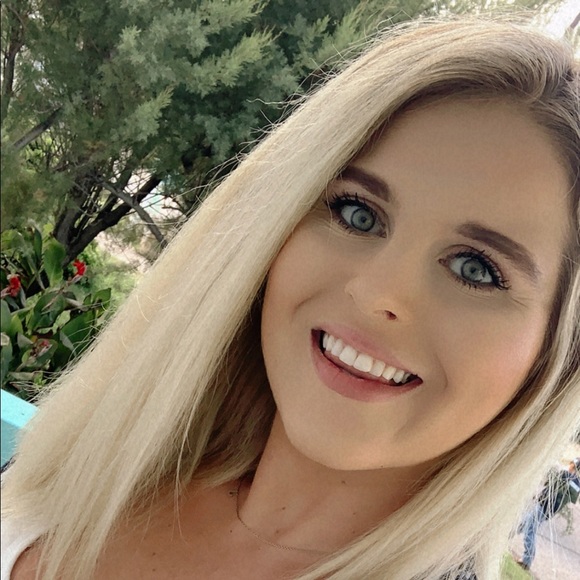 Profile Picture of Jennifer Jerkins (@jennjerkins009) on Poshmark