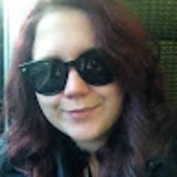 Profile Picture of Danielle Bedford (@daniellebedf200) on Poshmark