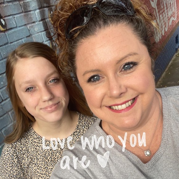 Profile Picture of Carla Whitley (@cjwhitley) on Poshmark