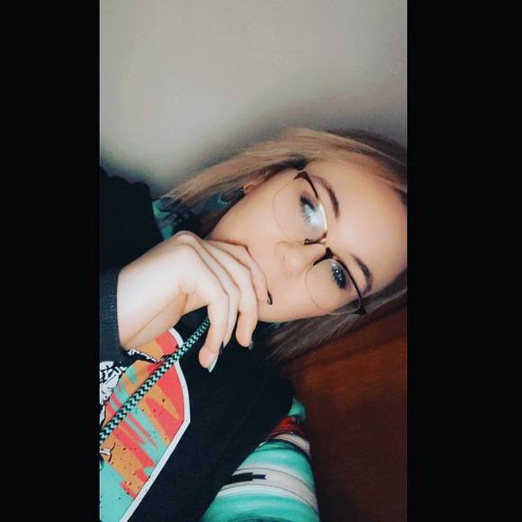 Profile Picture of Autumn Graham (@autumngraham96) on Poshmark
