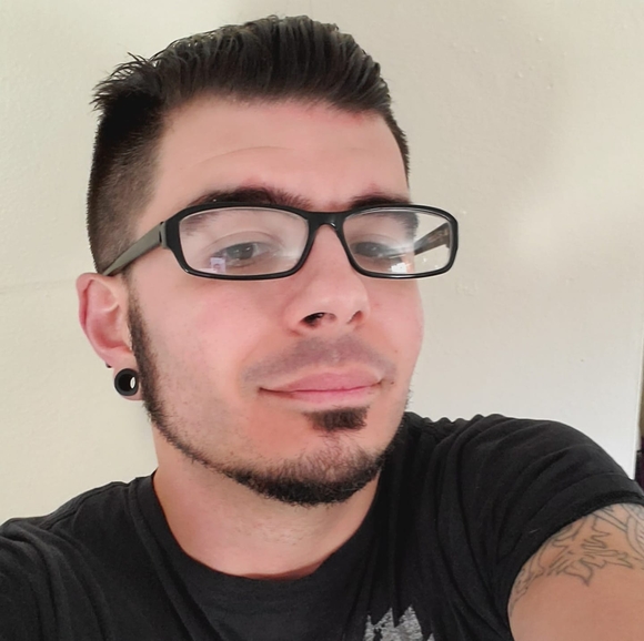 Profile Picture of Joshua Phillips (@rockside85) on Poshmark