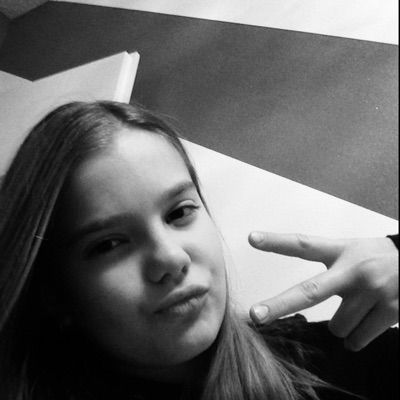 Profile Picture of Larissa (@poppilari) on Tiktok