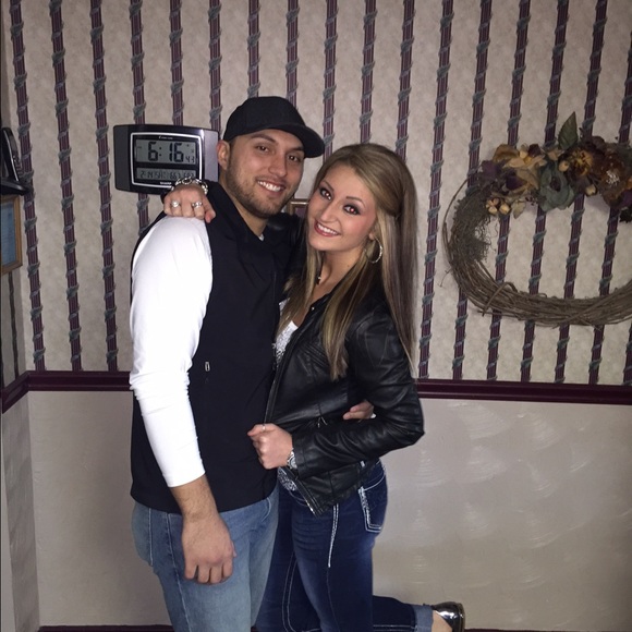 Profile Picture of Steven Rosales (@steven182332) on Poshmark