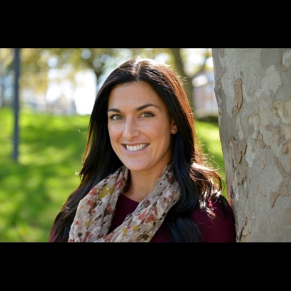 Profile Picture of Kelly Burtnick (@thekbb) on Poshmark