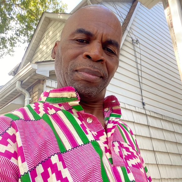 Profile Picture of Ian Davey (@degodon64) on Poshmark