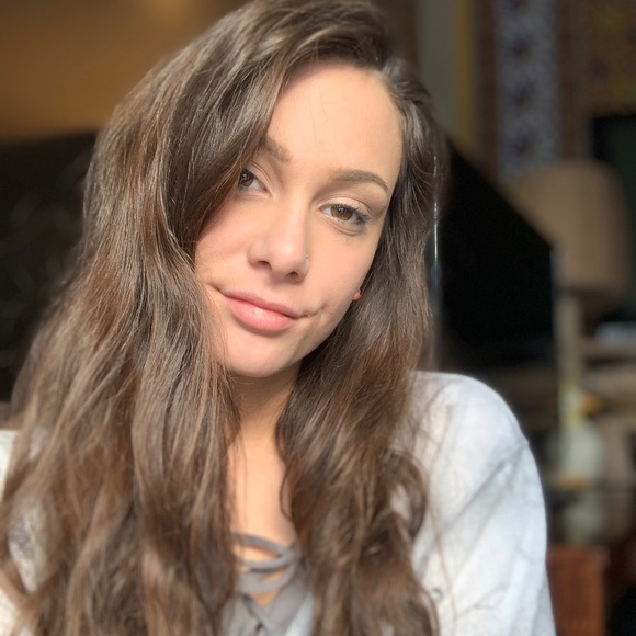 Profile Picture of Tara Burkett (@tara_burkett) on Poshmark