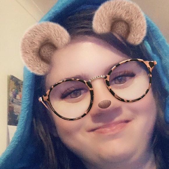 Profile Picture of Rebecca Stoddart (@starrystars1999) on Poshmark