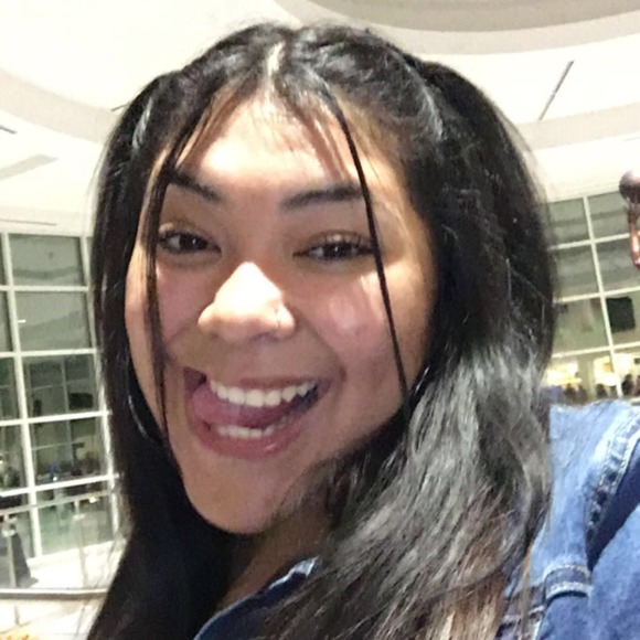 Profile Picture of Atzimba Ramos (@atzibelen) on Poshmark