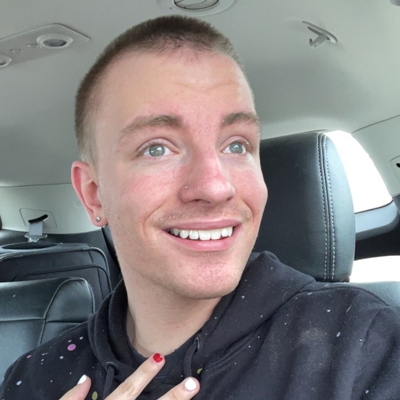 Profile Picture of Zach Borstad (@zachborstad) on Poshmark