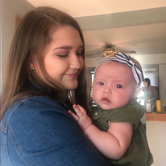 Profile Picture of Ashley Toomey (@ashley_toomey) on Poshmark