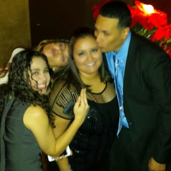 Profile Picture of Efrain Massanet (@massanetefrain) on Poshmark