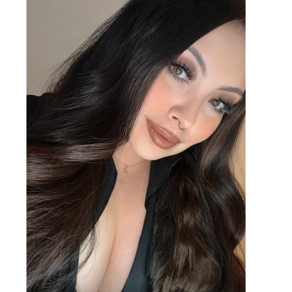 Profile Picture of Jasmine Chavarria (@deeofficialjas1) on Poshmark