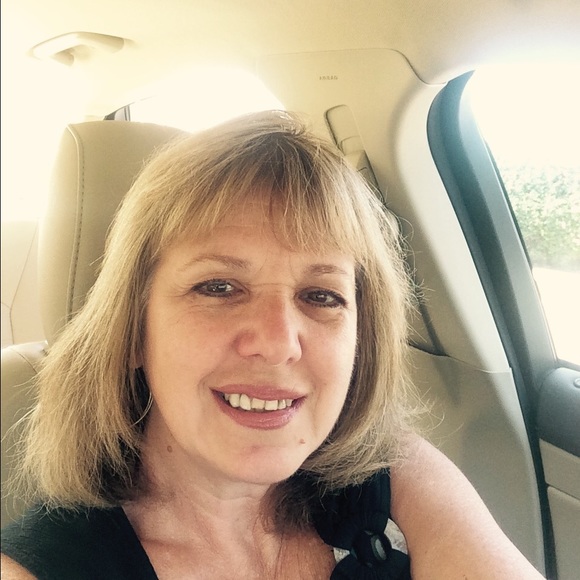 Profile Picture of Yvette Matthews (@bymatthews) on Poshmark