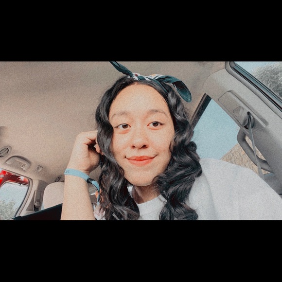 Profile Picture of Monique Rocha (@moniquerocha410) on Poshmark