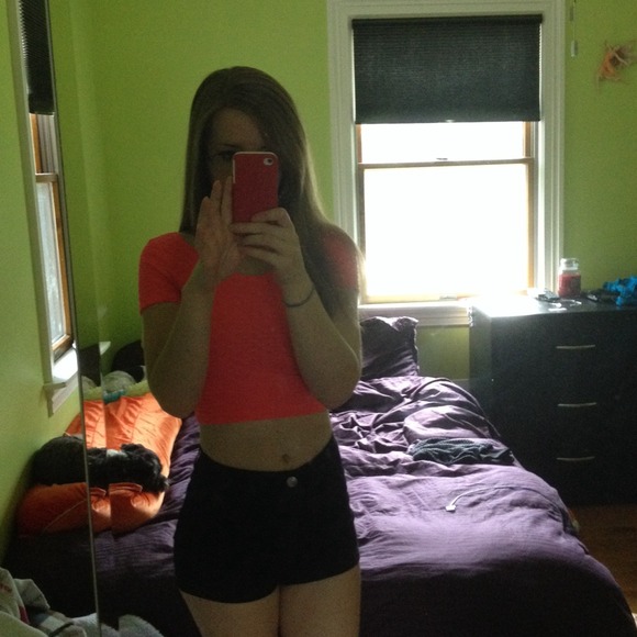 Profile Picture of Danielle Carrick (@daniellee0517) on Poshmark