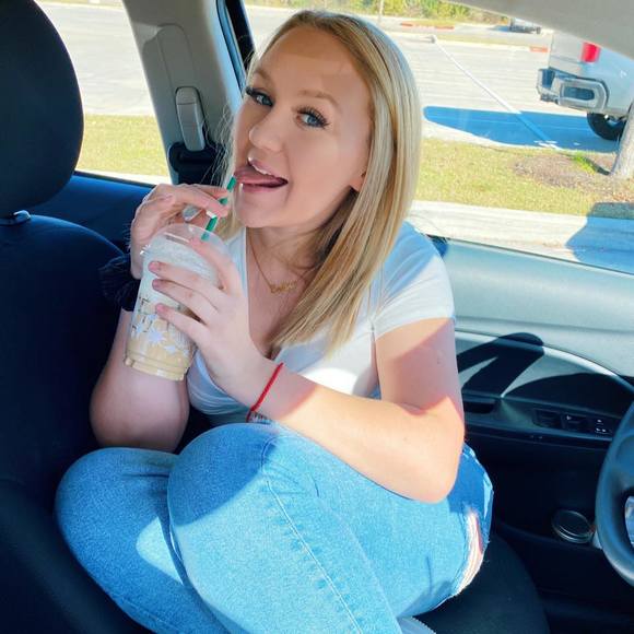 Profile Picture of Orianna Nelson (@orianna_nelson) on Poshmark