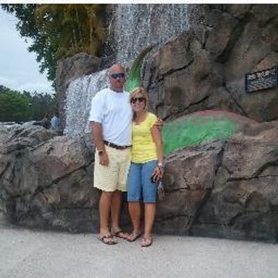 Profile Picture of Chris&Amanda Holcomb (@Chris_n_Amanda) on Twitter