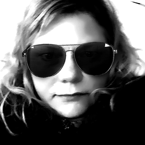 Profile Picture of Eva Posch (@posch468) on Poshmark