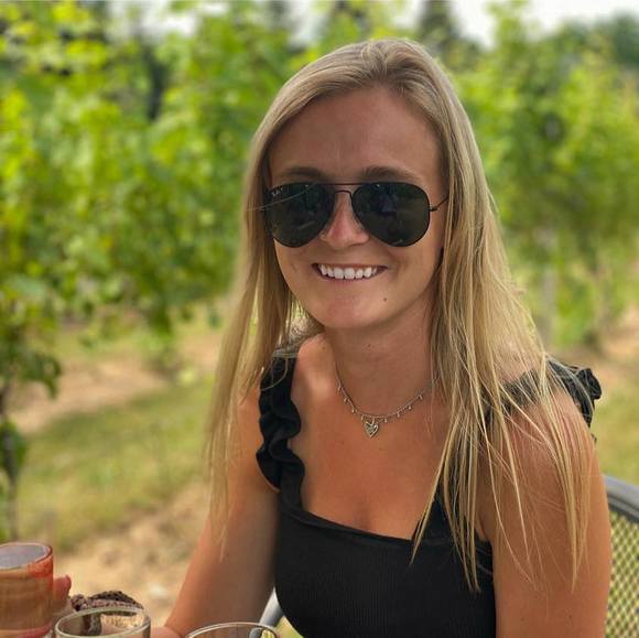 Profile Picture of Jamie Kvasnicka (@jamiekvasnicka) on Poshmark