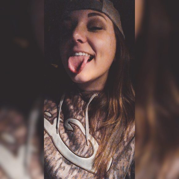 Profile Picture of Taylor Quattlebaum (@tayrenee) on Poshmark
