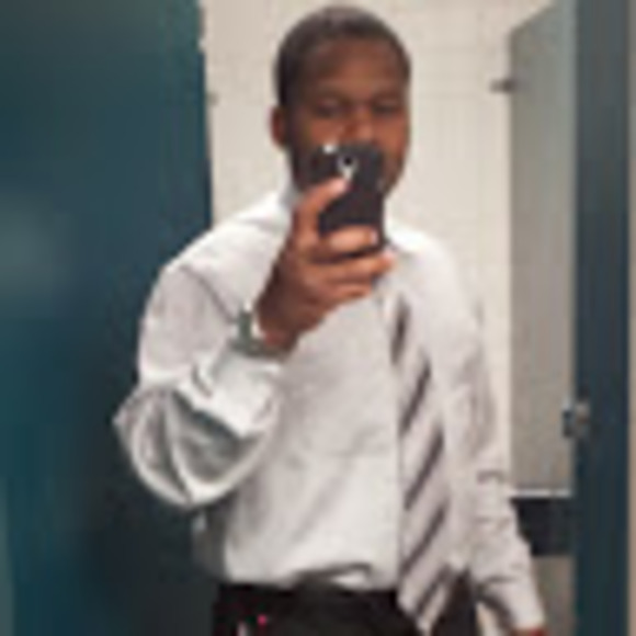 Profile Picture of Dante Roberts (@danteroberts453) on Poshmark