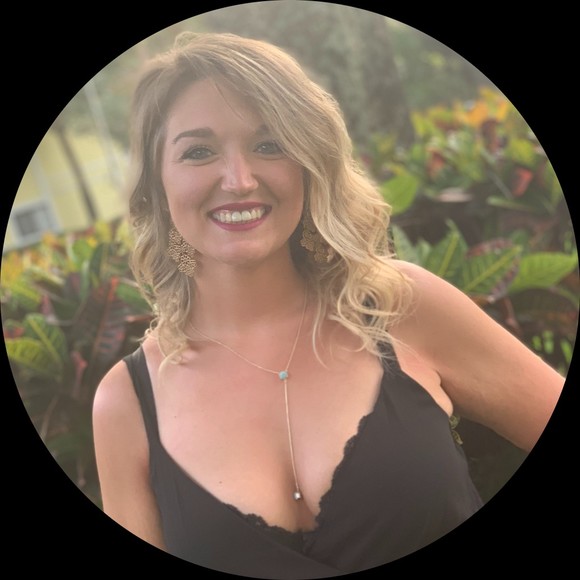 Profile Picture of Danielle Daniels (@danielledad) on Poshmark