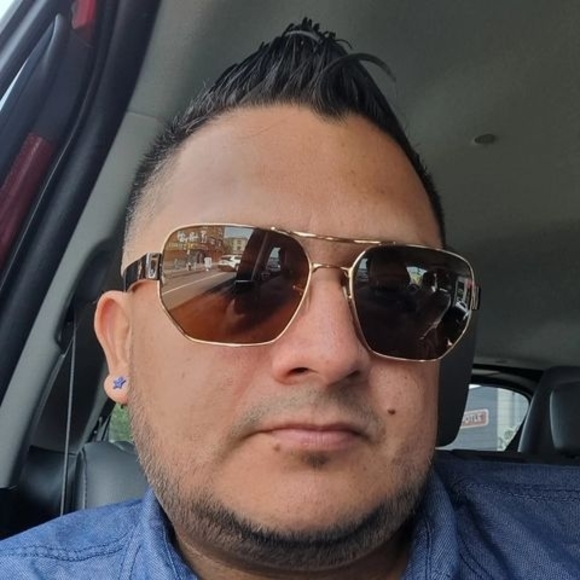 Profile Picture of Mauro Lopez (@mauro274) on Poshmark