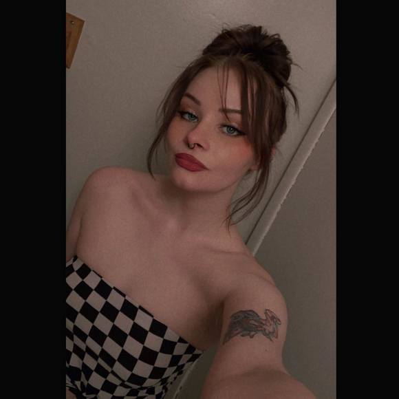 Alice Sendall - Poshmark Profile Picture of Alice Sendall (@amsendall99) on Poshmark