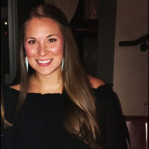 Profile Picture of Courtney Montpas (@courtmontpas) on Poshmark