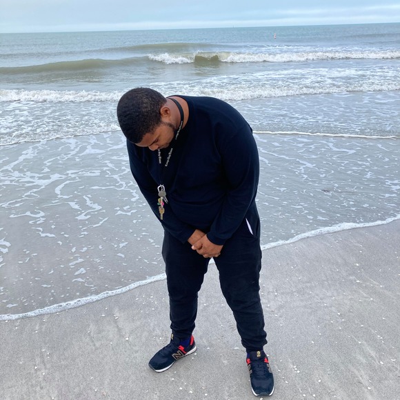 Profile Picture of Ray Bascomb (@raybascomb) on Poshmark