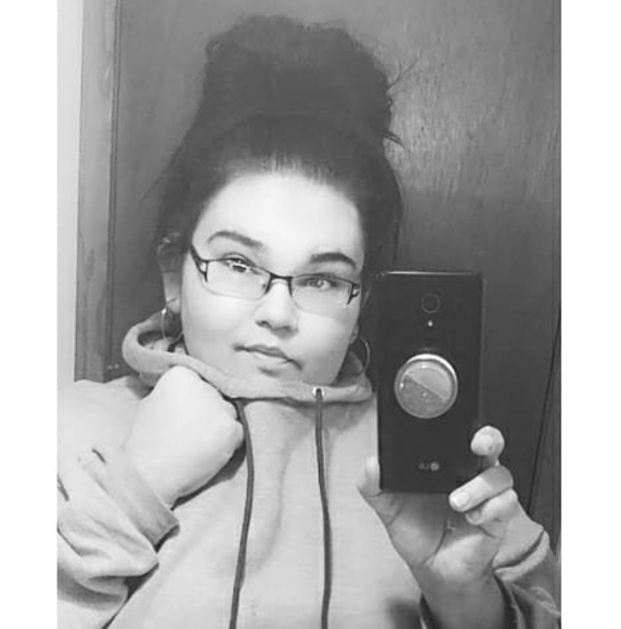 Profile Picture of Savannah Neuenfeldt (@s_neuenfeldt) on Poshmark