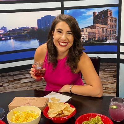 Profile Picture of Midday Michelle (@middaymichelle) on Twitter