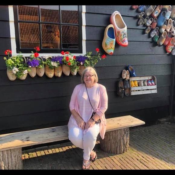 Profile Picture of Paula Lanier (@paulalanier) on Poshmark