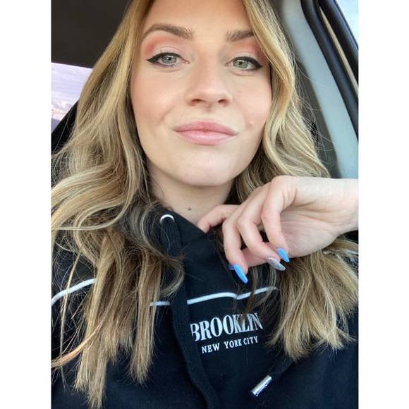 Profile Picture of Rachel Harris (@rachelharris783) on Poshmark