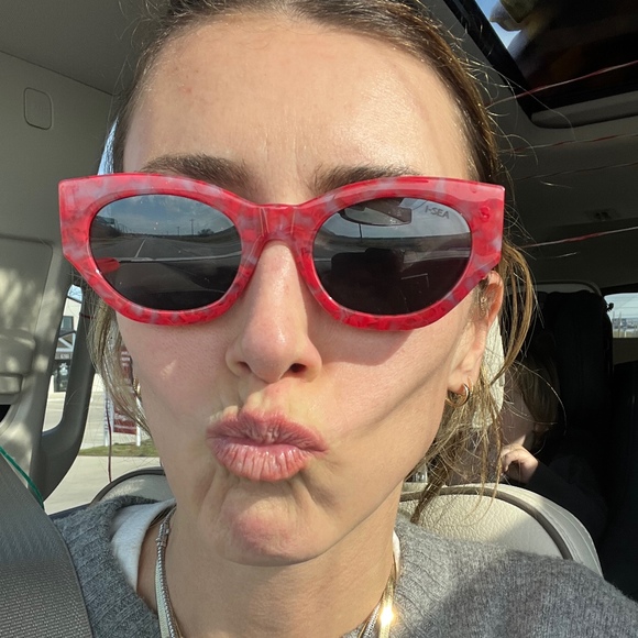 Profile Picture of Lauren Goldstein (@lologold1) on Poshmark